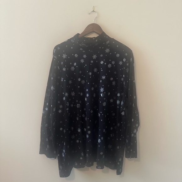 NWOT Avenue Snowflake Turtleneck - Picture 1 of 3